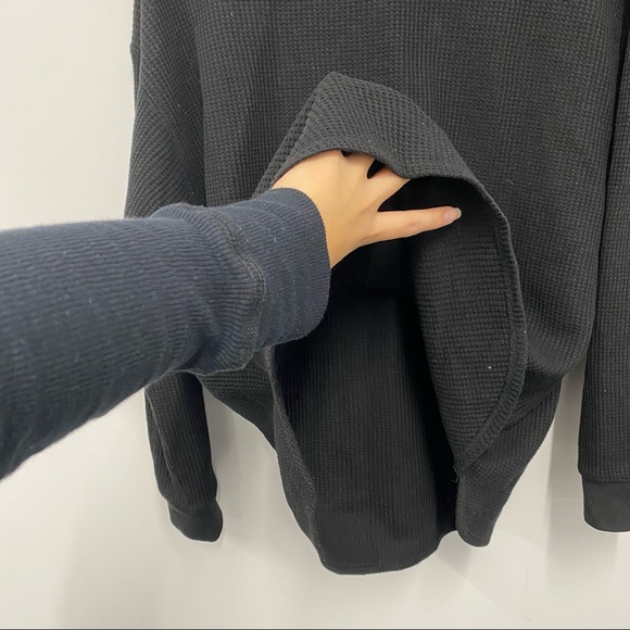 UNIQLO LONG BLACK SLEEVE SWEATER/ PULL OVER - Picture 6 of 7